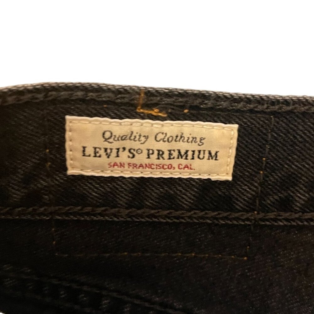 New Levi's Premium Wedgie Straight Waterless Black Distressed Knee Jean, Size 30 - Picture 6 of 14